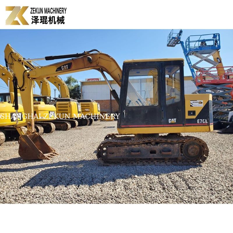 Le Japon a utilisé une excavatrice hydraulique CAT E70B à Shanghai pour le concours
