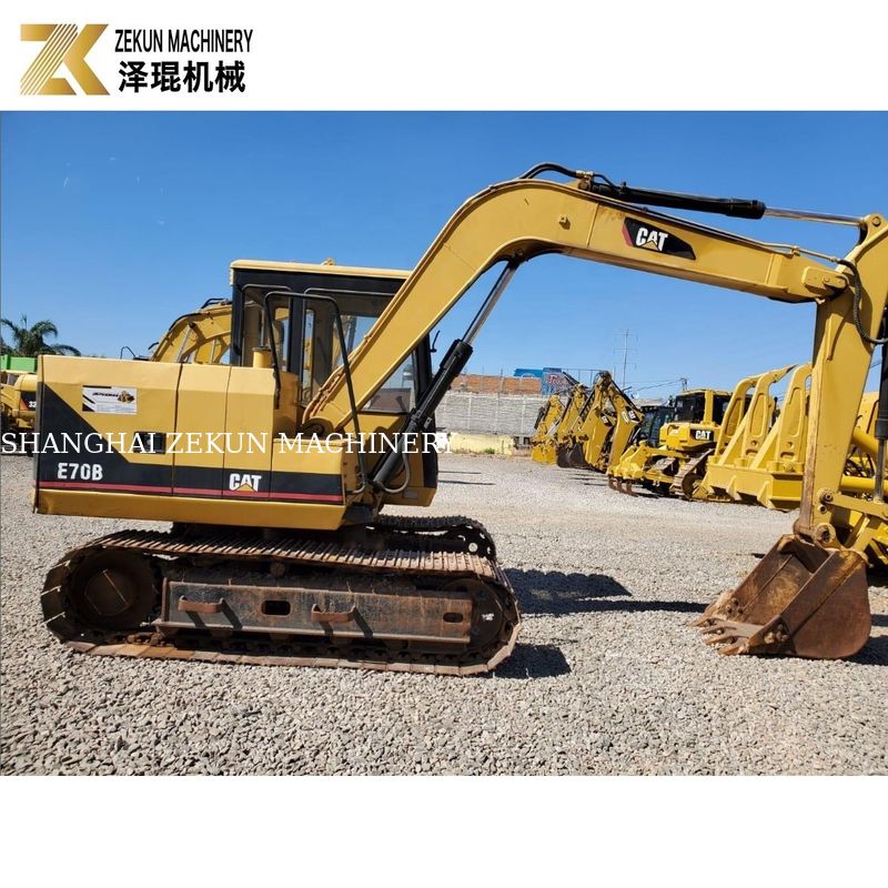 Le Japon a utilisé une excavatrice hydraulique CAT E70B à Shanghai pour le concours