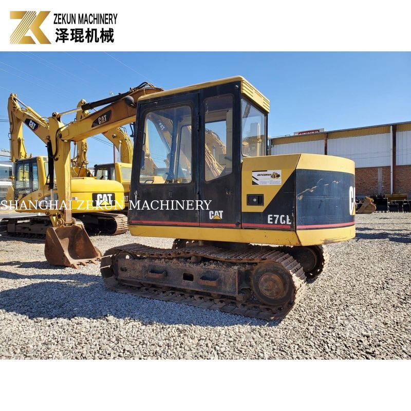 Le Japon a utilisé une excavatrice hydraulique CAT E70B à Shanghai pour le concours