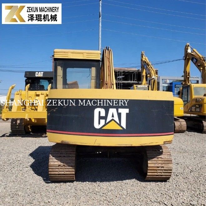 Le Japon a utilisé une excavatrice hydraulique CAT E70B à Shanghai pour le concours