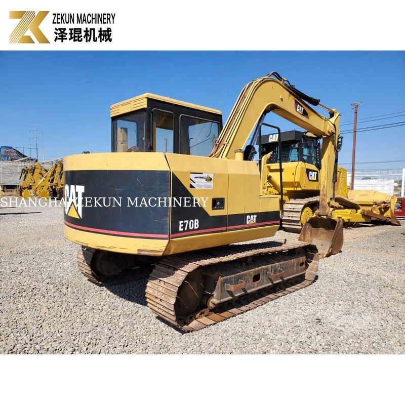 Le Japon a utilisé une excavatrice hydraulique CAT E70B à Shanghai pour le concours