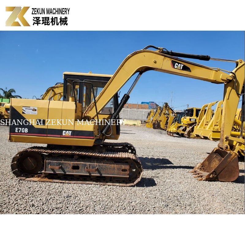 Le Japon a utilisé une excavatrice hydraulique CAT E70B à Shanghai pour le concours