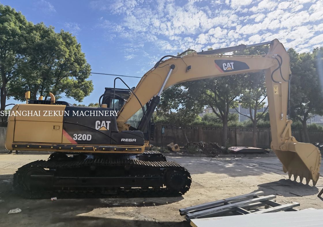 Pompes hydrauliques Kawasaki Cat 420F chargée à l'arrière de la pelle Caterpillar 416 420 Retro Excavator