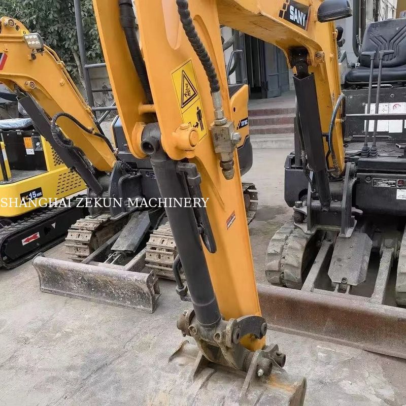 10.3KW Sany SY16C 1.6Ton Mini Excavator avec pneu en caoutchouc et pompe hydraulique d'origine