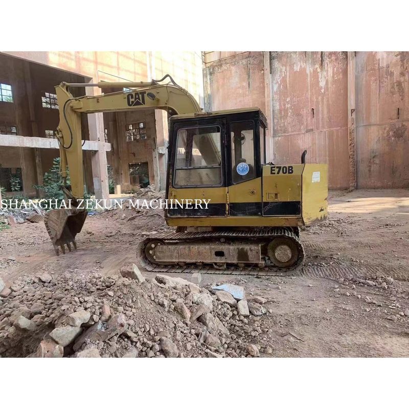 Excavatrice CAT E70B utilisée au Japon avec mini-excavatrice et moteur original japonais