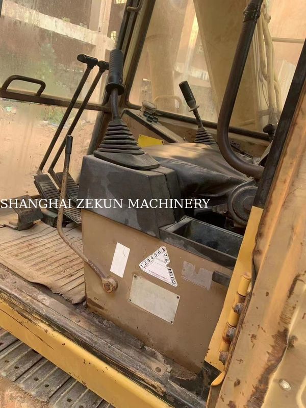 Excavatrice CAT E70B utilisée au Japon avec mini-excavatrice et moteur original japonais
