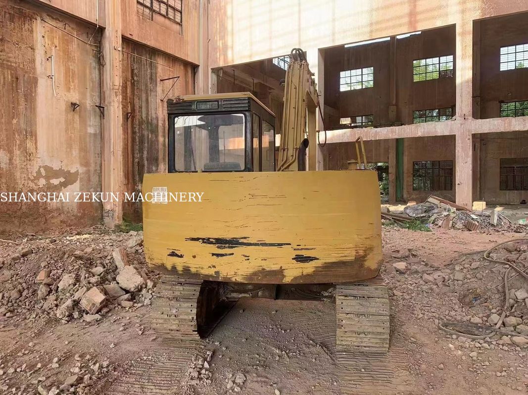 Excavatrice CAT E70B utilisée au Japon avec mini-excavatrice et moteur original japonais