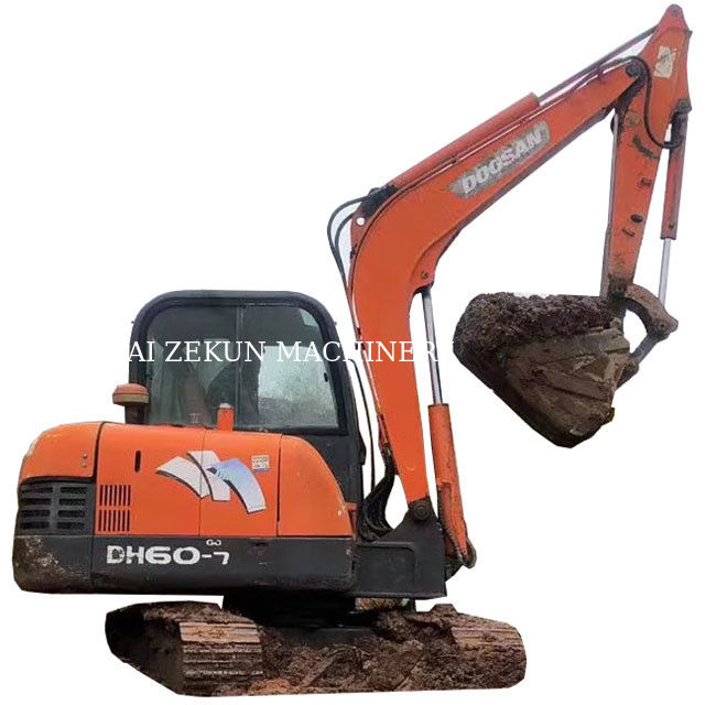 Excavateur mini d'occasion de 2010 EX60 38.1kw avec soupape hydraulique originale