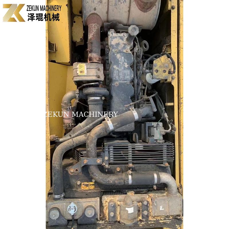 Excavateur Komatsu 200 d'occasion PC200-6 Poids de fonctionnement 20,15 tonnes