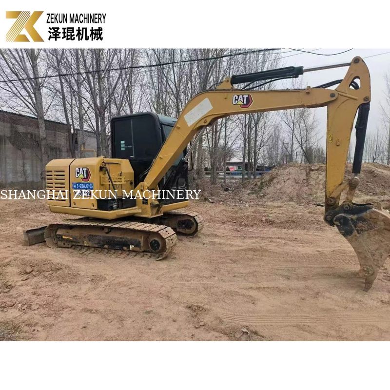 CAT 305.5E2 Excavateur à chenille de 5,5 tonnes utilisé avec pouce hydraulique de Caterpillar