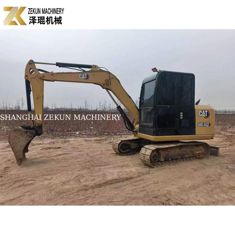 CAT 305.5E2 Excavateur à chenille de 5,5 tonnes utilisé avec pouce hydraulique de Caterpillar