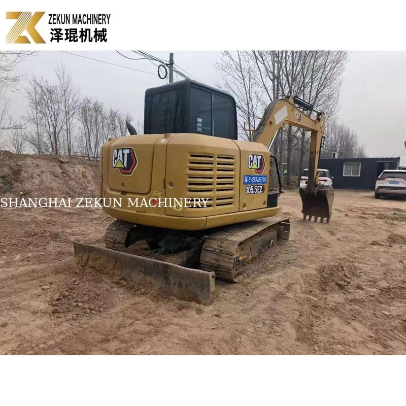 CAT 305.5E2 Excavateur à chenille de 5,5 tonnes utilisé avec pouce hydraulique de Caterpillar