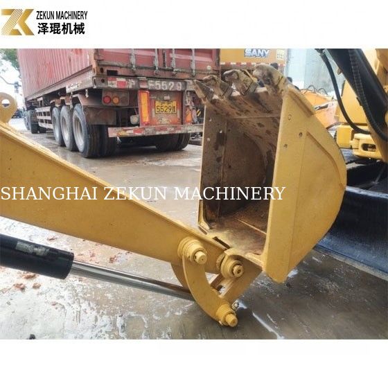 Excavateur CAT 304 de 4 tonnes usagé avec cabine fermée et cylindre hydraulique d'origine
