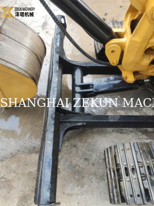 Excavateur CAT 304 de 4 tonnes usagé avec cabine fermée et cylindre hydraulique d'origine