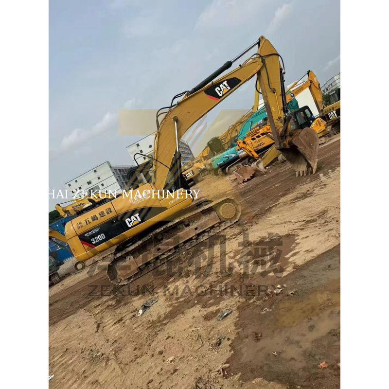 Excavateur Cat 320D d'occasion au Japon avec 20000 kg de poids de la machine en bon état
