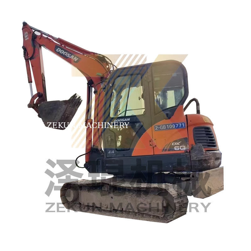 Excavateur Doosan DH60-7 d'occasion 2015 en bon état Poids de la machine 5500 KG