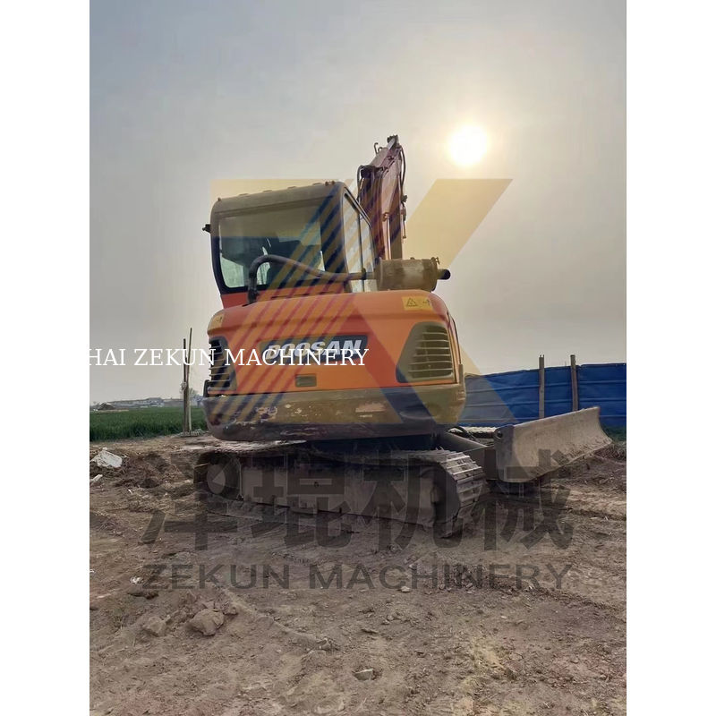 Excavateur Doosan DH60-7 d'occasion 2015 en bon état Poids de la machine 5500 KG