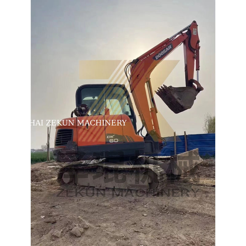 Excavateur Doosan DH60-7 d'occasion 2015 en bon état Poids de la machine 5500 KG
