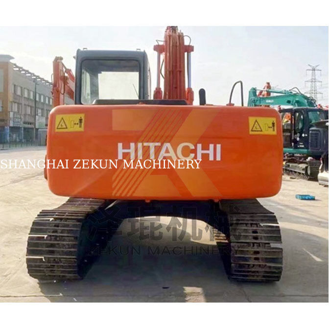 Une mini-pelée utilisée par Hitachi avec 7420 heures de travail