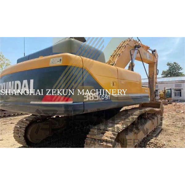 Une pompe hydraulique Hyundai R385 R385-9 R385LC-9T en excellent état à Shanghai.