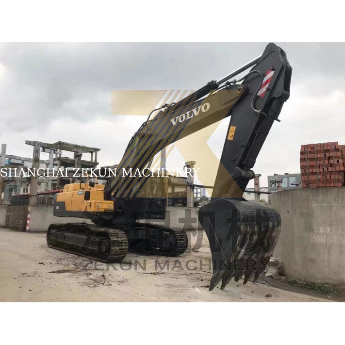 Excavateur Volvo EC480 d'occasion avec capacité de cuve de 3,3 m3 et autre soupape hydraulique