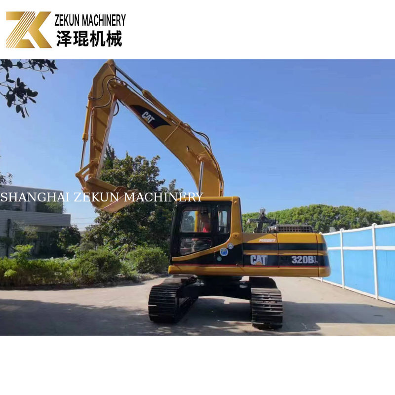 Excavateur Cat 320 BL d'occasion avec une capacité de seau de 0,92 m3 et 2001-4000 heures de travail