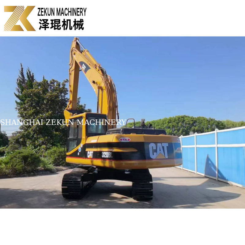 Excavateur Cat 320 BL d'occasion avec une capacité de seau de 0,92 m3 et 2001-4000 heures de travail
