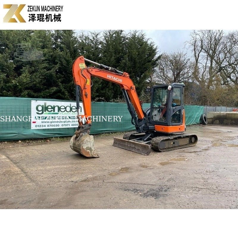 Une mini-excavatrice utilisée par Hitachi ZX55U.