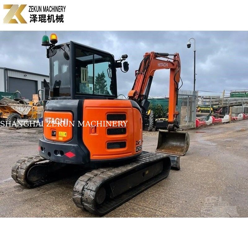Une mini-excavatrice utilisée par Hitachi ZX55U.