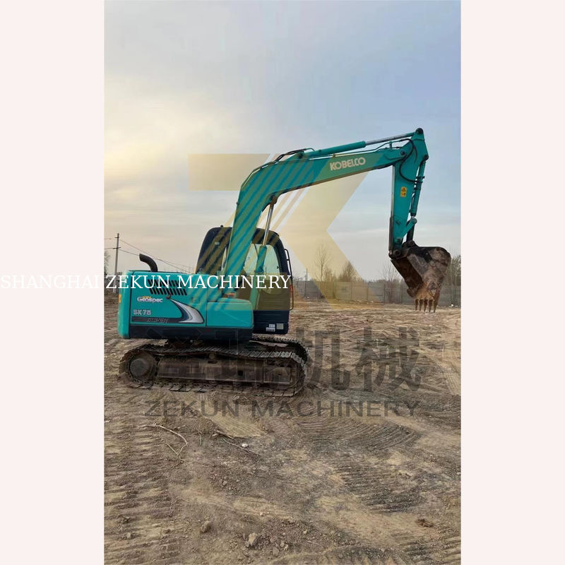 Excavateur KOBELCO SK75-8 d'occasion en excellent état à vendre à Shanghai