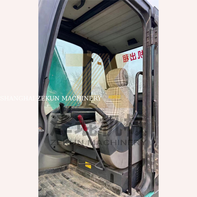 Excavateur KOBELCO SK75-8 d'occasion en excellent état à vendre à Shanghai