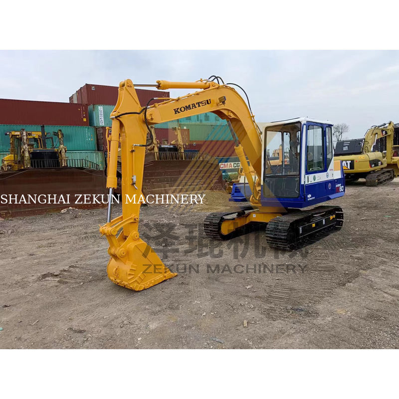Excavateur Komatsu PC60-5 d'occasion en bon état avec autre cylindre hydraulique et en 2022