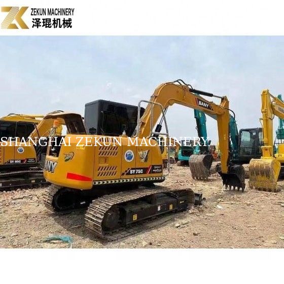Excavateur Sany SY75 d'occasion avec une capacité de seau de 0,28 m3 et 2001-4000 heures de travail