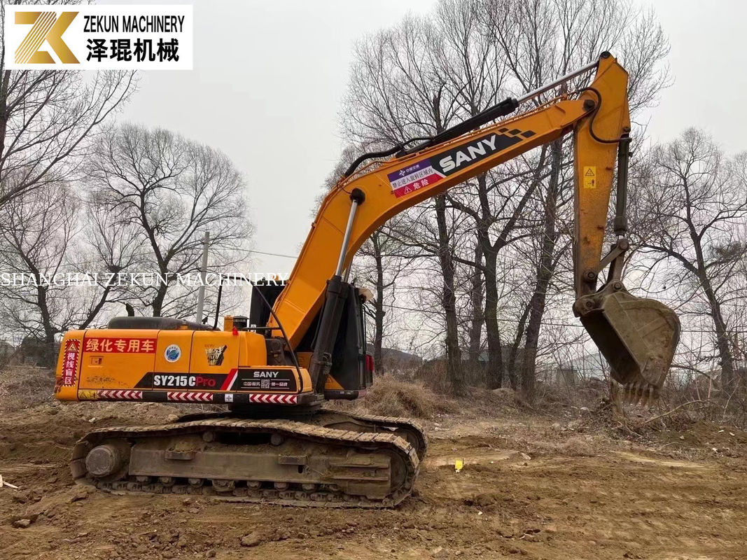 Excavateur Sany SY215C Pro, moyen avec un seau de 1,2 M3