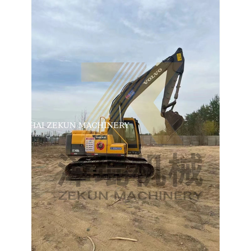 Excavatrice Volvo EC140 utilisée avec en par Autres vannes hydrauliques