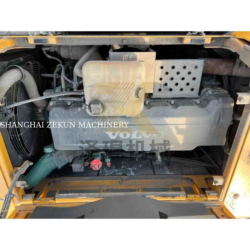 Excavateur Volvo Ec480dl d'occasion de 4600 heures de travail et autre cylindre hydraulique