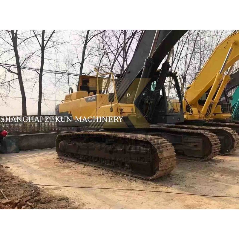 Excavateur Volvo Ec480dl d'occasion de 4600 heures de travail et autre cylindre hydraulique
