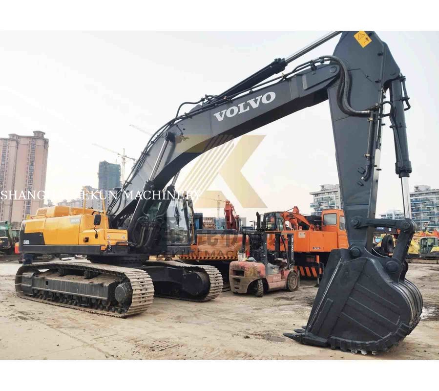 Excavateur VOLVO EC480DL utilisé 270KW Puissance et 1,77 3,8 m3 Capacité de seau