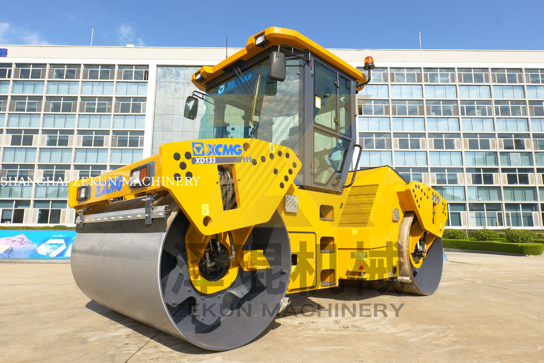 13 tonnes XCMG XD133 double rouleau à tambour Chine Équipement de construction routière de troisième étape
