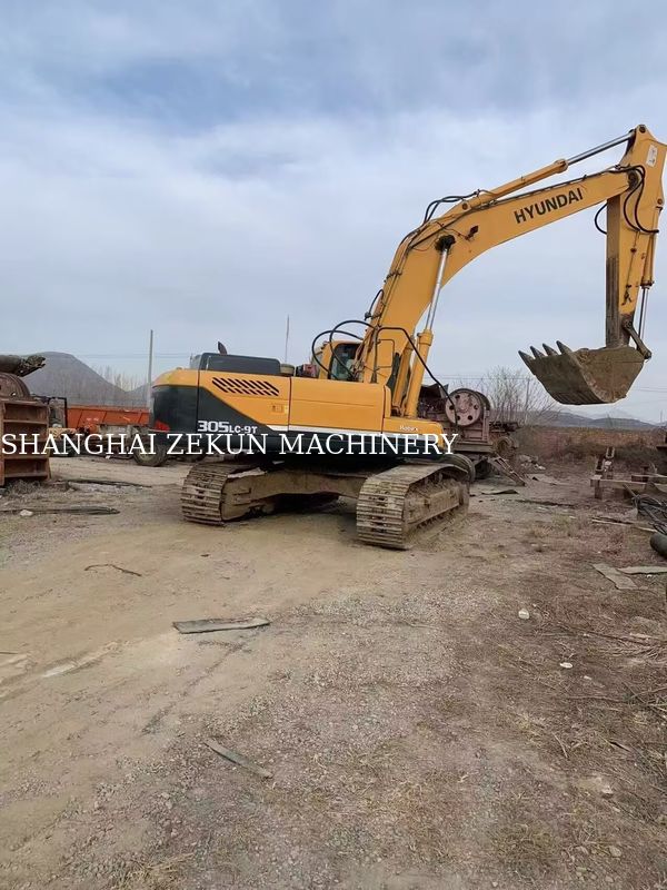 Excavateur Hyundai 305LC-9T avec 17 818 heures de travail en parfait état