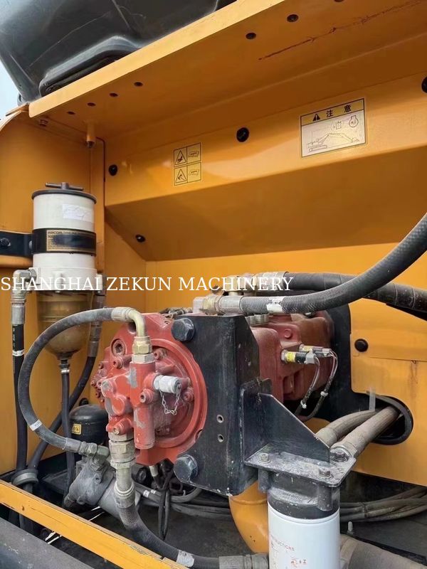 Excavateur 2018 R215VS 3 800 heures de travail Parfait pour les travaux lourds