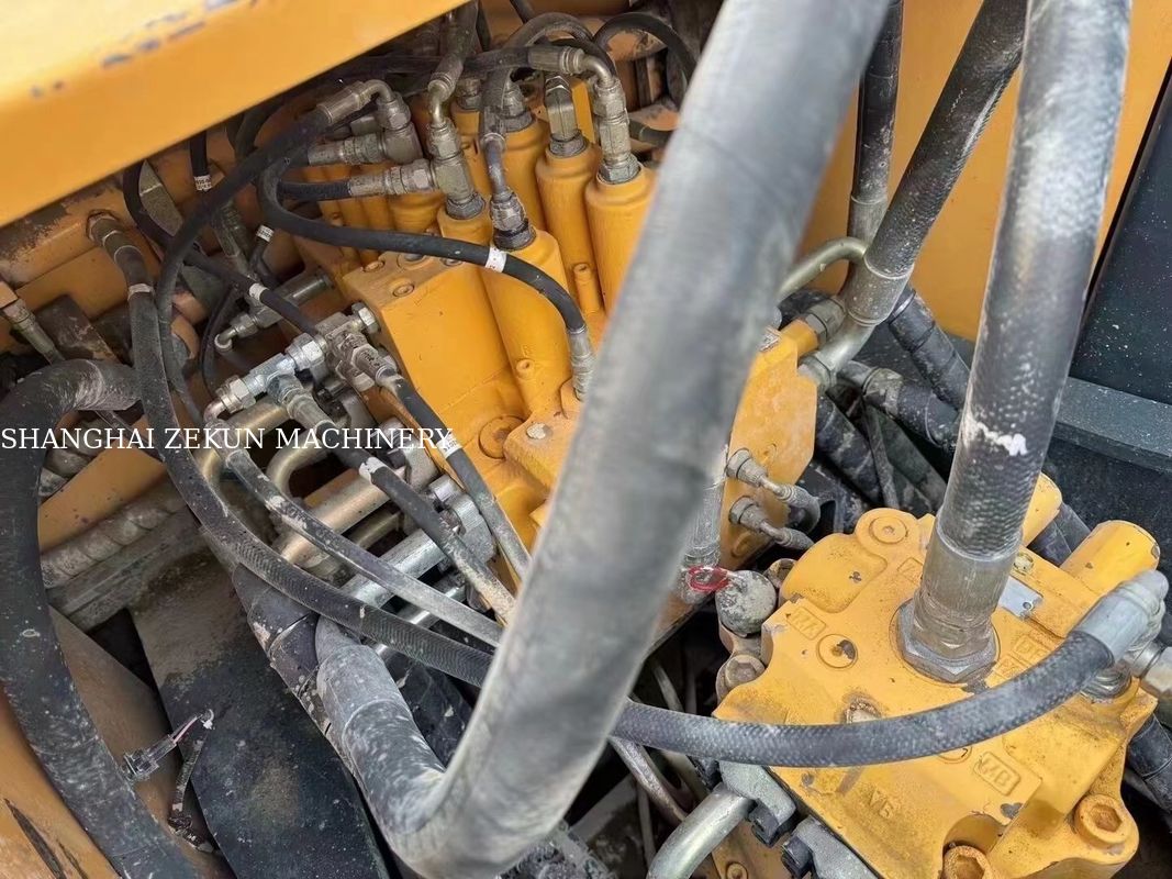 Excavateur 2018 R215VS 3 800 heures de travail Parfait pour les travaux lourds