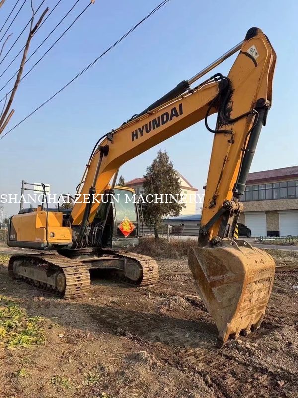 Excavateur 2018 R215VS 3 800 heures de travail Parfait pour les travaux lourds