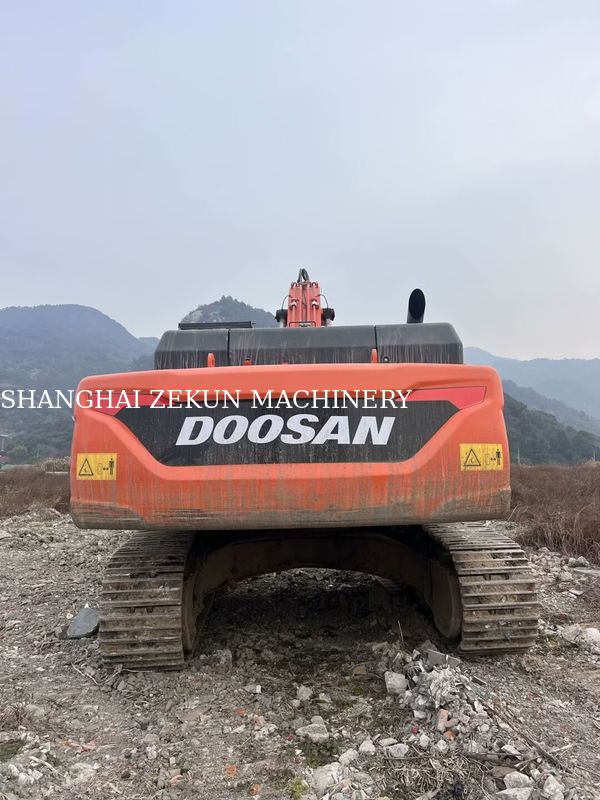 Excavateur Doosan DX380 d'occasion 2020 avec 4 816 heures de travail en bon état