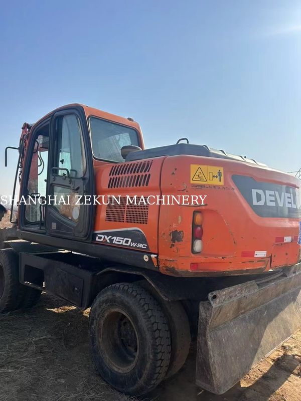 Excavateur Doosan DX150W-9C à roues de 15 tonnes