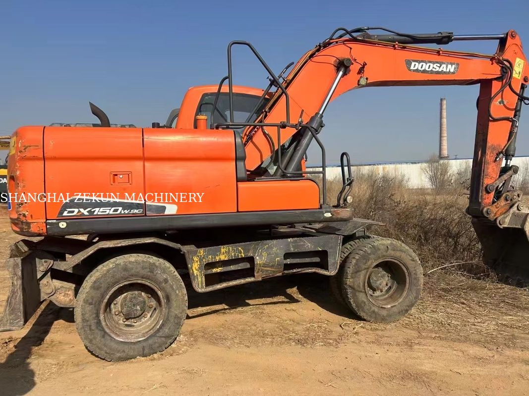 Excavateur Doosan DX150W-9C à roues de 15 tonnes