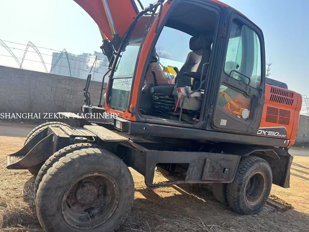 Excavateur Doosan DX150W-9C à roues de 15 tonnes