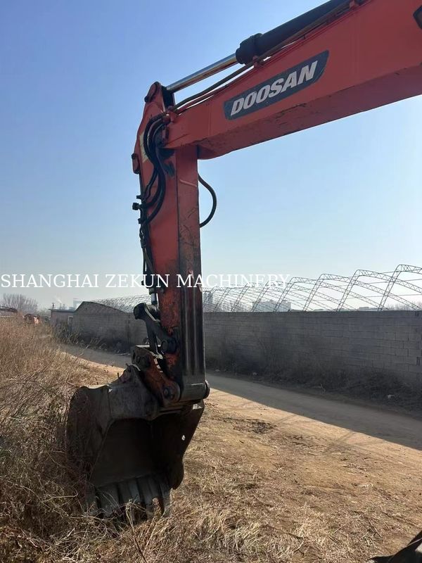Excavateur Doosan DX150W-9C à roues de 15 tonnes