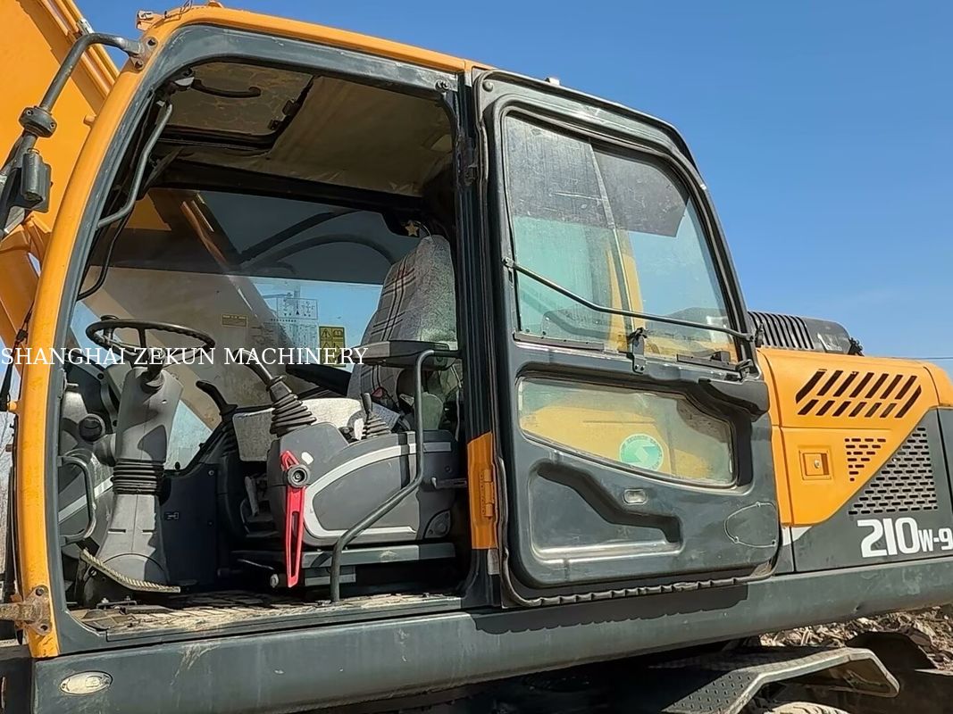 Excavateur à roues de 21 tonnes Hyundai R210W-9 2014 Parfait pour les projets de construction