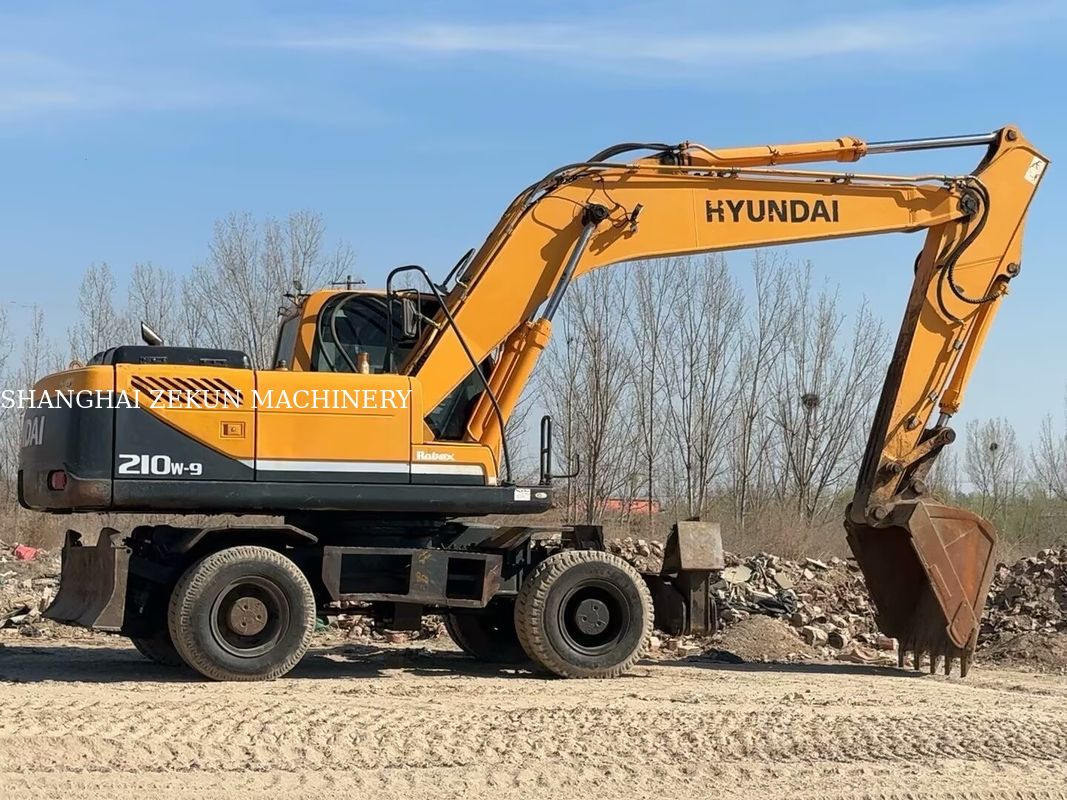 Excavateur à roues de 21 tonnes Hyundai R210W-9 2014 Parfait pour les projets de construction